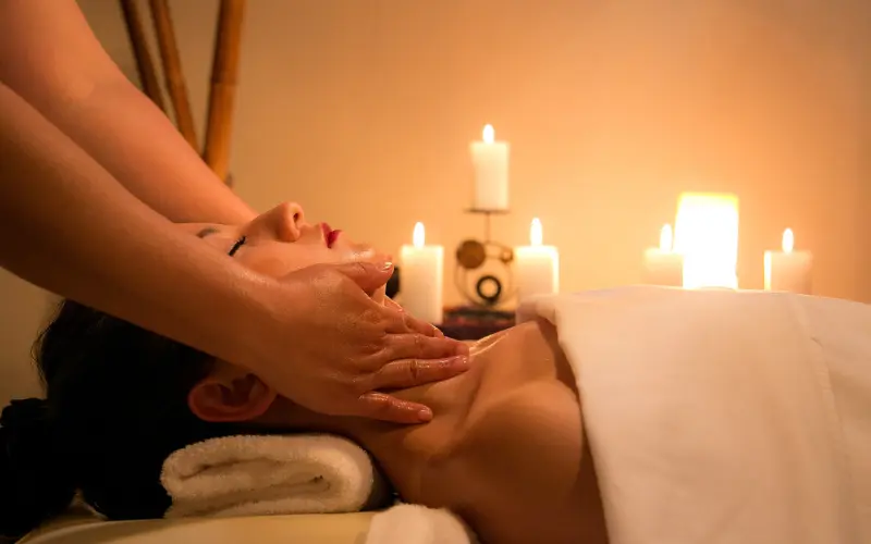 Dịch vụ massage cổ vai gáy rất được ưa chuộng tại các spa
