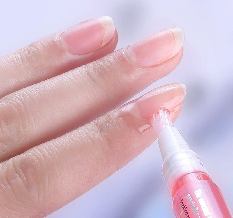 Bút dưỡng viền móng giúp bảo vệ móng khỏi tác dụng phụ của nước sơn - Là dụng cụ hỗ trợ làm nail chuyên nghiệp