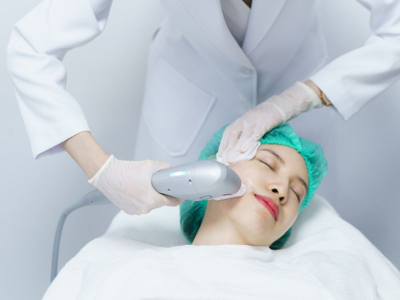 Máy nâng cơ mặt HIFU giúp cải thiện tình trạng chảy xệ, lão hóa da hiệu quả