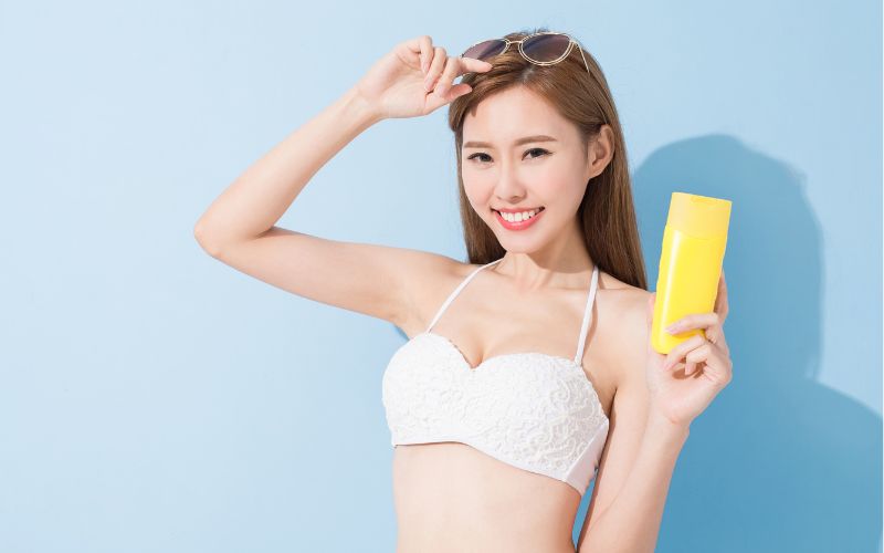 Bảo vệ da bằng kem chống nắng giúp duy trì hiệu quả tắm trắng lâu hơn