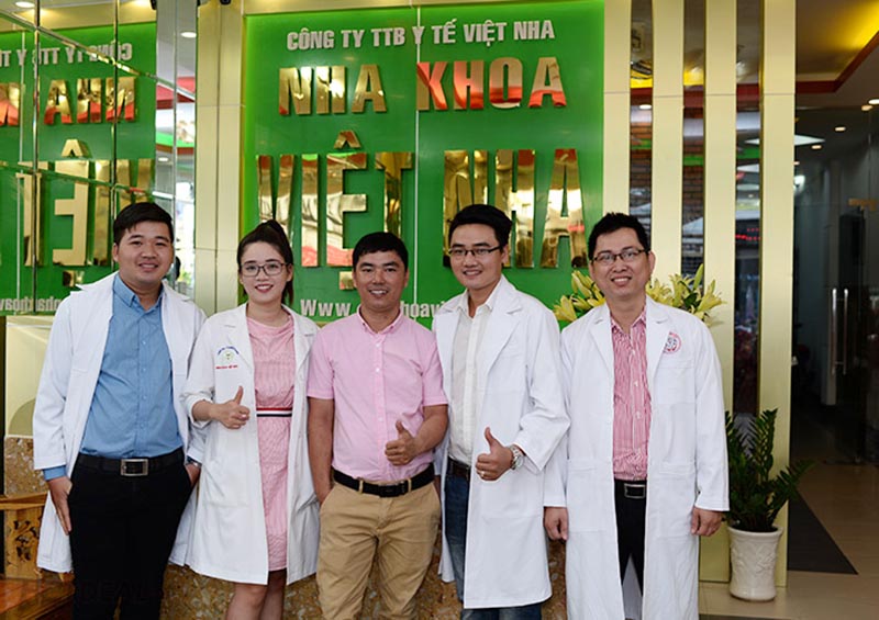 Việt Nha sở hữu đội ngũ chuyên viên giàu kinh nghiệm trong lĩnh vực thiết bị máy móc nha khoa