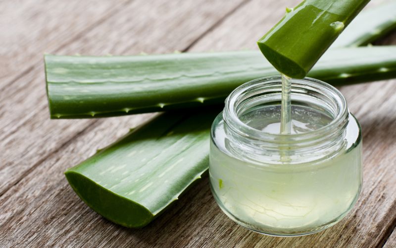 Dùng gel nha đam massage tay khoảng 3 - 4 lần mỗi tuần để móng cứng và nhanh dài