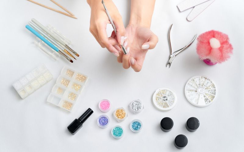 Chuẩn bị bộ dụng cụ làm nail cơ bản cho người mới bắt đầu và bổ sung dần khi cần thiết