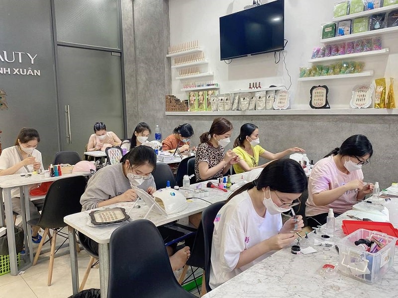 Người mới bắt đầu học nail phải có tinh thần học tập và nỗ lực