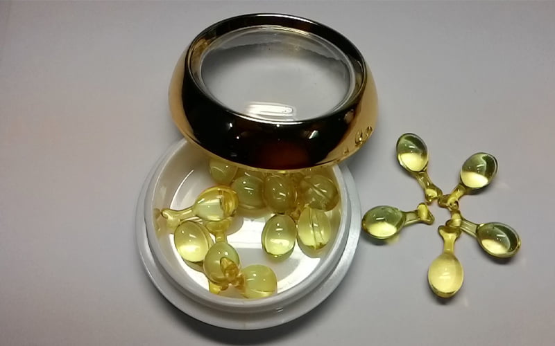 Vitamin E khi thoa lên da vùng kín sẽ ức chế lông mu xuất hiện khá hiệu quả