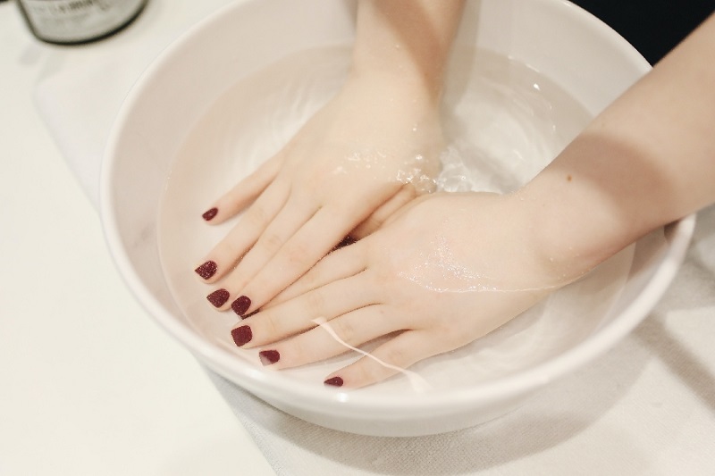 Hướng Dẫn Chi Tiết Các Cách Tháo Móng Úp Tại Nhà Hiệu Quả, Nhanh chóng 3
