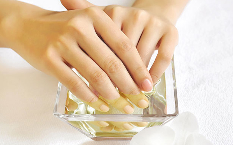 Luôn nhớ vệ sinh nail sạch sẽ trước khi làm bóng nail