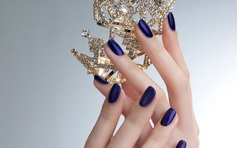 Đơn giản, tinh tế nhưng vô cùng sang trọng là ưu điểm của mẫu nail này