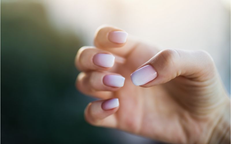 Đây là mẫu nail hiện đại, thể hiện sự sang trọng, quyến rũ