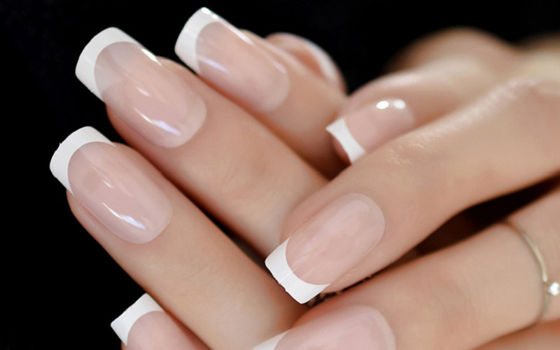 Đây là mẫu nail phù hợp với dáng ngón tay dài, mảnh mai