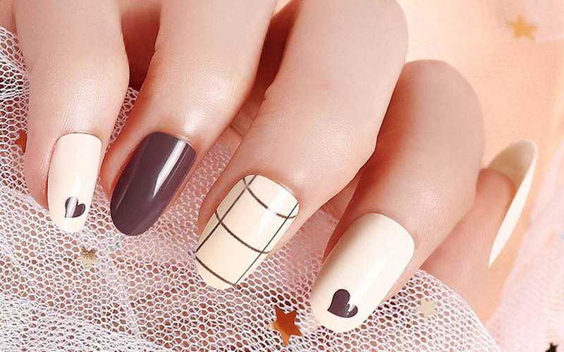 Mẫu nail dáng oval luôn thể hiện sự nhẹ nhàng, tươi trẻ