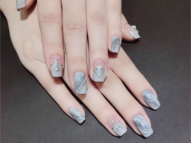 Các mẫu nail đẹp sang chảnh luôn giúp cho bàn tay trở nên cuốn hút hơn