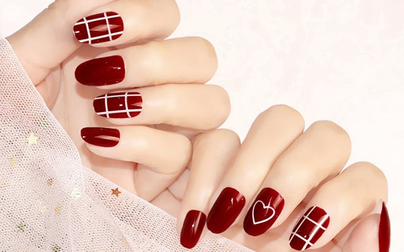 Kết hợp các dạng kẻ sọc trên móng để tăng thêm sự thu hút