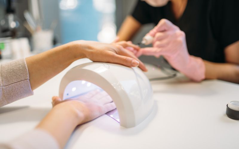 Nên vệ sinh, chăm sóc cẩn thận để tăng độ bền của móng