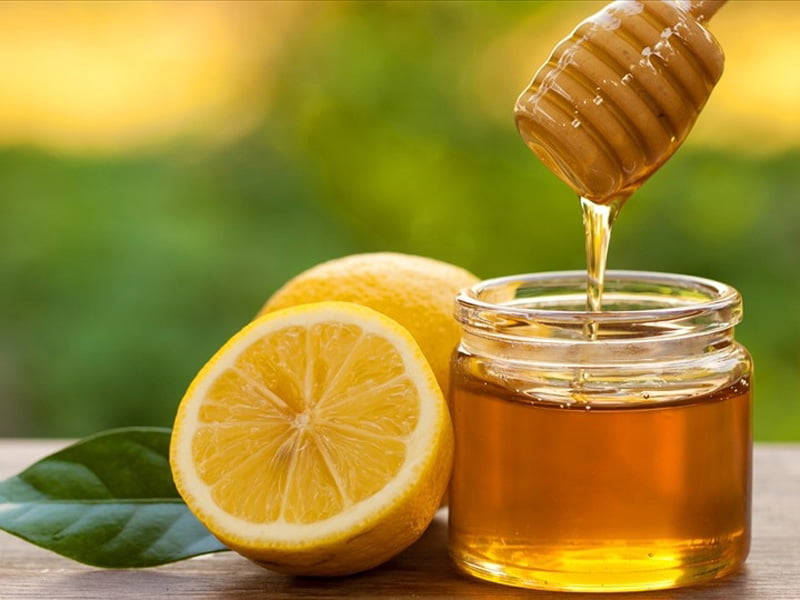 Công thức chanh và mật ong được nhiều chị em áp dụng khi tẩy lông vùng kín tại nhà