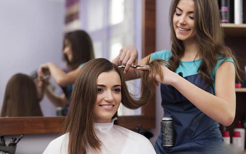 Không nên gội đầu trước khi làm tóc để tăng hiệu quả cho các phương pháp
