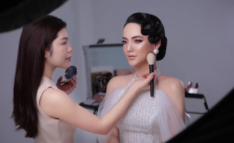 9. Hạnh Lâm Makeup & Academy 