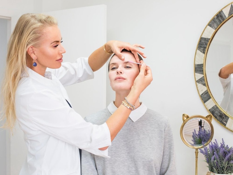 chăm sóc lông mày sau khi xoá laser - 11