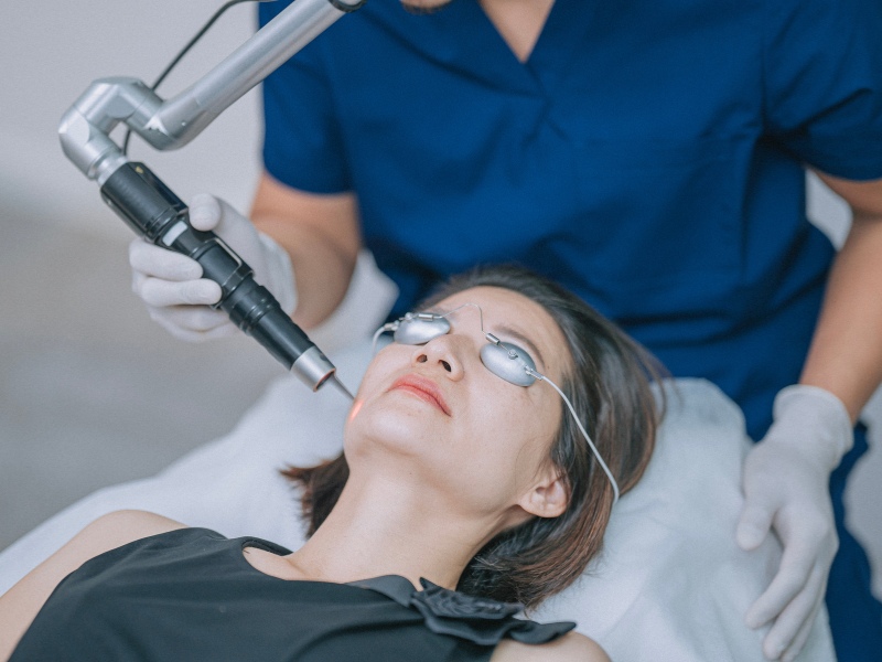 Se khít lỗ chân lông bằng tia laser - 5