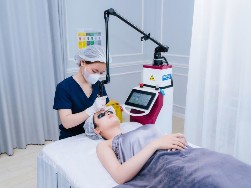 Tẩy nốt ruồi bằng tia laser bao nhiêu tiền - 2